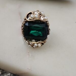 Vintage Emerald Green Faux Pearls Rhinestone Gold Tone Statement Ring